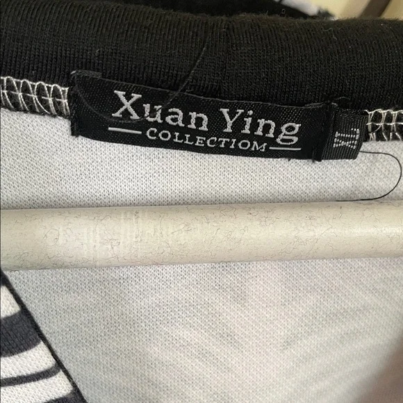 Bold King of Hearts Graphic Sweatshirt - Picture 4 of 6